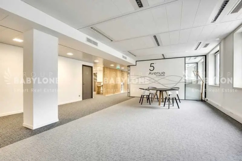 Office in Courbevoie for lease - Building Photo - Image 3 of 13