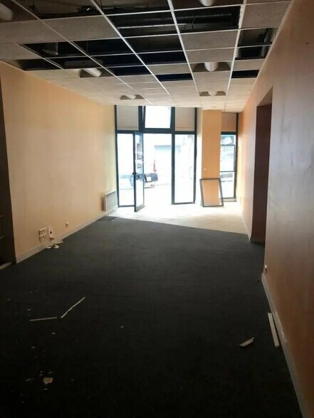 Retail in Morlaix for lease - Interior Photo - Image 2 of 12