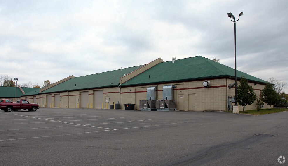 2215 E Waterloo Rd, Akron, OH 44312 Bldg 400