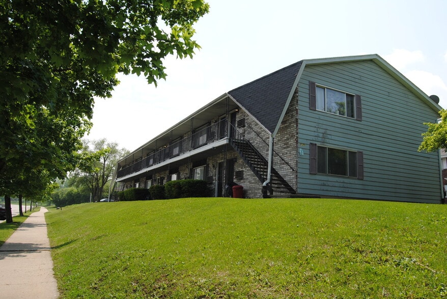 7979 N 66th St, Milwaukee, WI for sale - Building Photo - Image 3 of 6