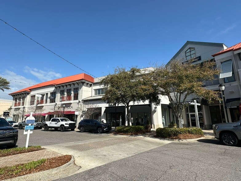 4008-4300 Legendary Dr, Destin, FL for lease - Building Photo - Image 3 of 16