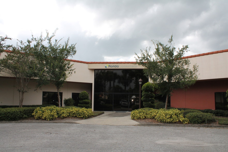 4504-4548 Parkbreeze Ct, Orlando, FL for lease - Building Photo - Image 1 of 2