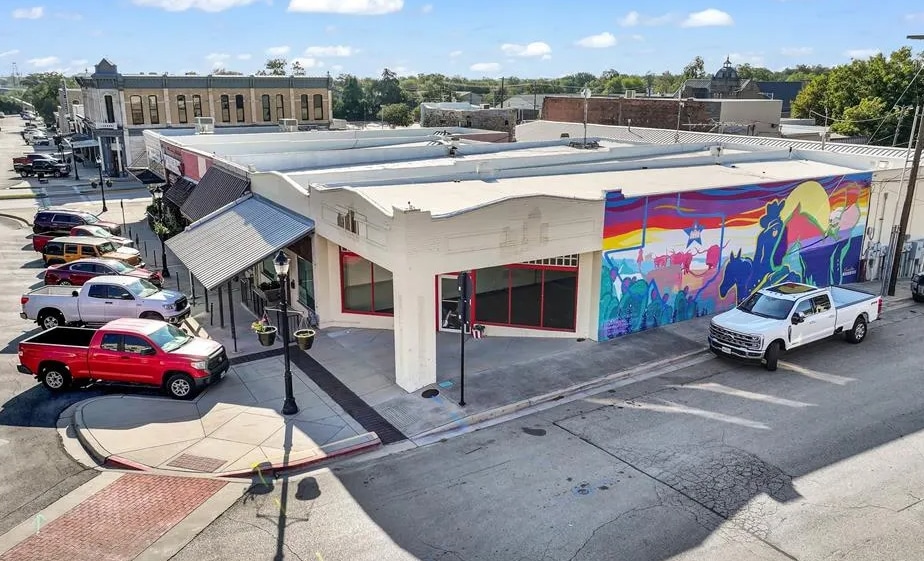 113 W Church St, Weatherford, TX for lease - Primary Photo - Image 1 of 4