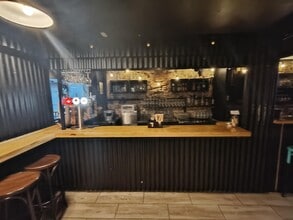 Retail in Barcelona, Barcelona for lease Interior Photo- Image 2 of 29