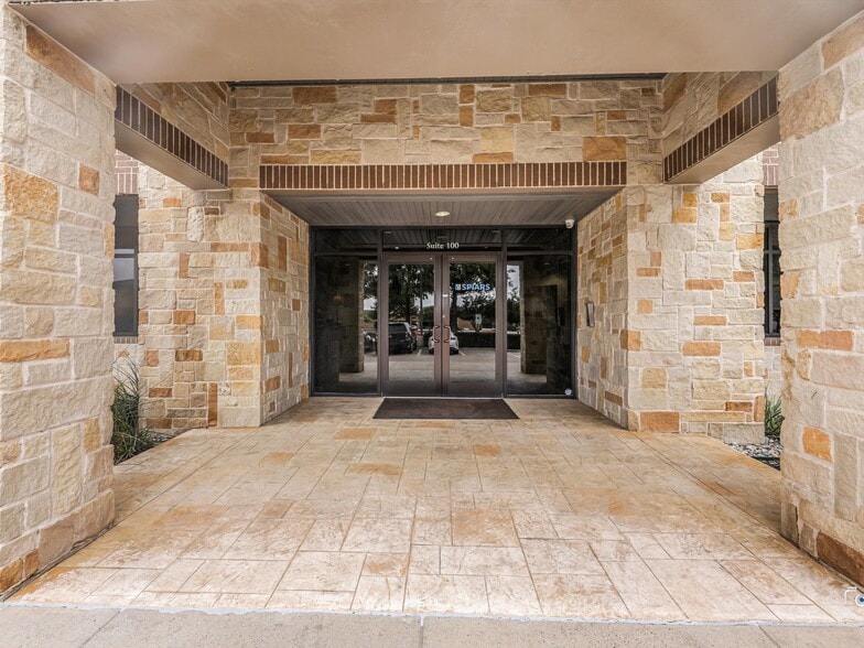 765 Custer Rd, Plano, TX for sale - Building Photo - Image 2 of 11