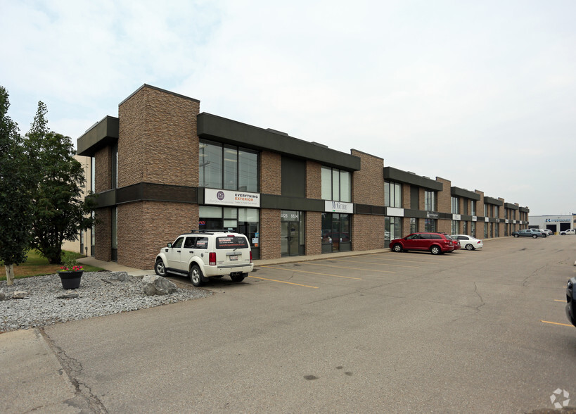 8804-8826 51 Ave, Edmonton, AB for lease - Building Photo - Image 2 of 4