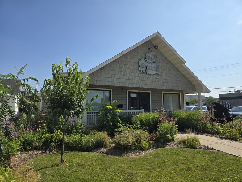 113 W 6th St, Marshfield, WI for sale - Building Photo - Image 2 of 21