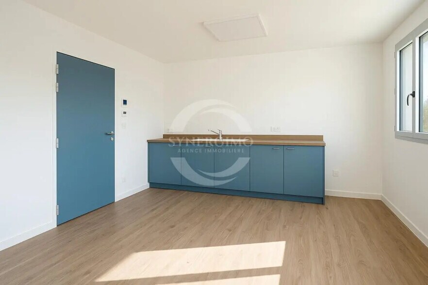 Flex in Le Bouscat for lease - Interior Photo - Image 1 of 6