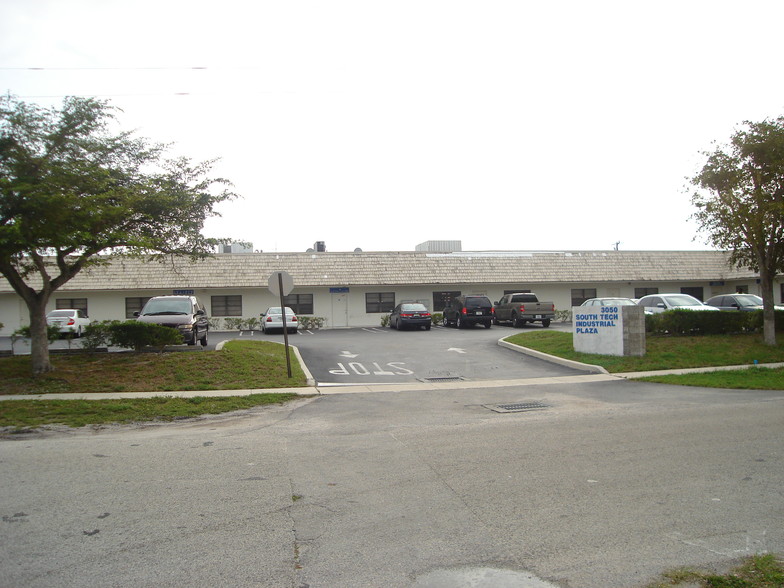 3050 SW 14th Pl, Boynton Beach, FL for lease - Building Photo - Image 1 of 2