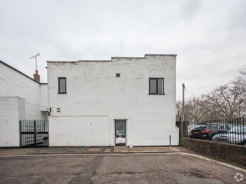 80-82 Glentham Rd, London for lease - Building Photo - Image 3 of 5