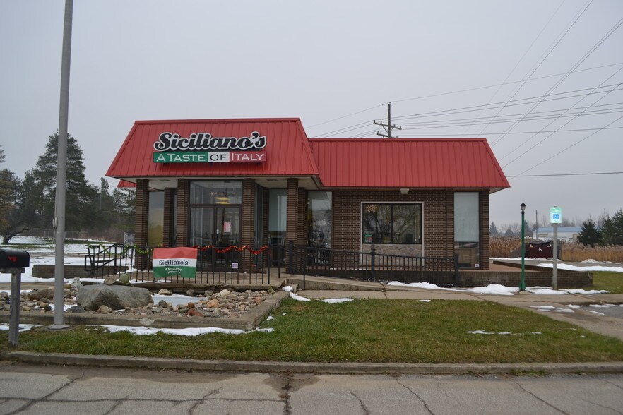 1990 N Lapeer Rd, Lapeer, MI for sale - Building Photo - Image 1 of 1