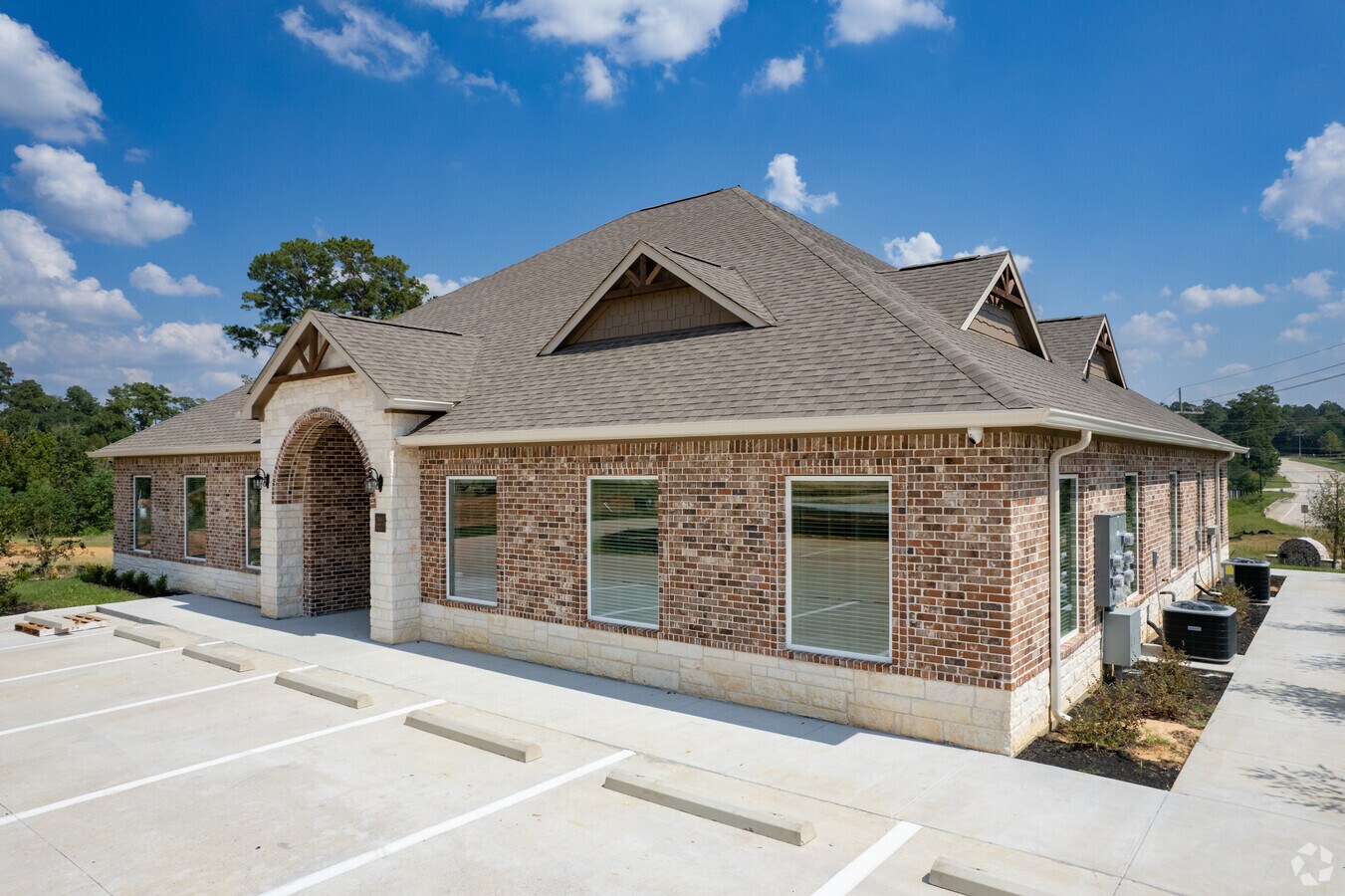 1902 Longmire Rd, Conroe, TX 77304