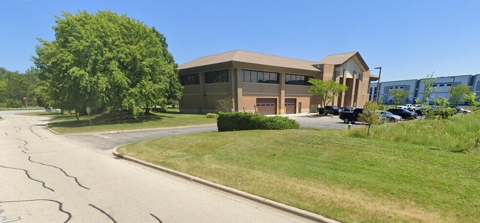 1175 Corporate Woods Pkwy, Vernon Hills, IL for lease - Building Photo - Image 2 of 9