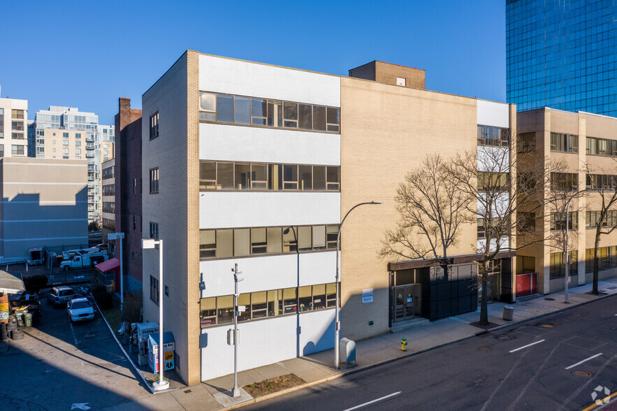 300 Hamilton Ave, White Plains, NY for lease - Building Photo - Image 1 of 4