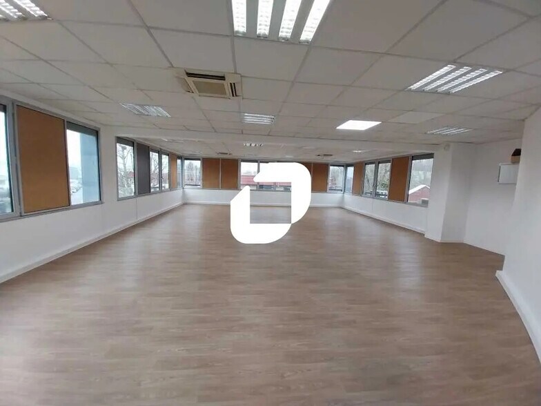 Office in Massy for lease - Interior Photo - Image 2 of 4