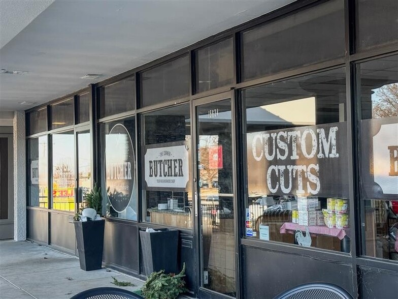 15620-15648 Manchester Rd, Ellisville, MO for lease - Building Photo - Image 3 of 3