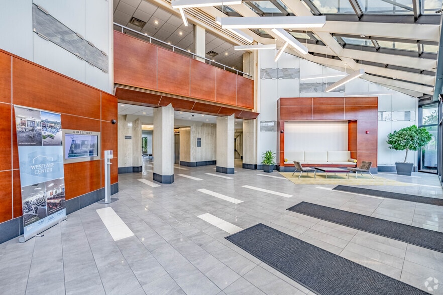 4555 Lake Forest Dr, Blue Ash, OH for lease - Interior Photo - Image 1 of 20