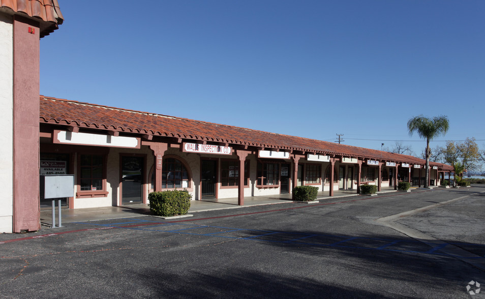 32391 Riverside Dr, Lake Elsinore, CA for lease - Building Photo - Image 2 of 8