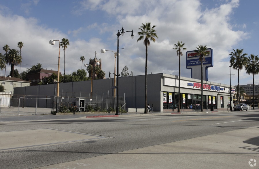 6125 Hollywood Blvd, Los Angeles, CA for lease - Building Photo - Image 2 of 3