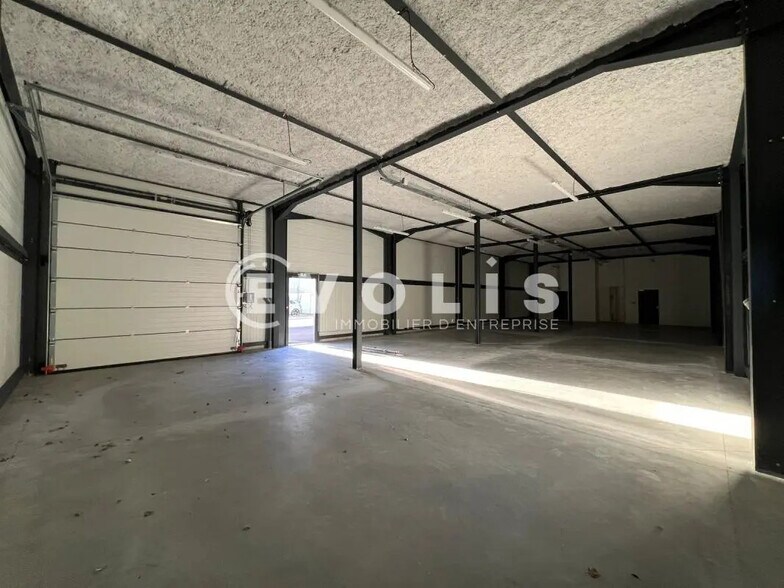 Flex in Gradignan for lease - Interior Photo - Image 3 of 10