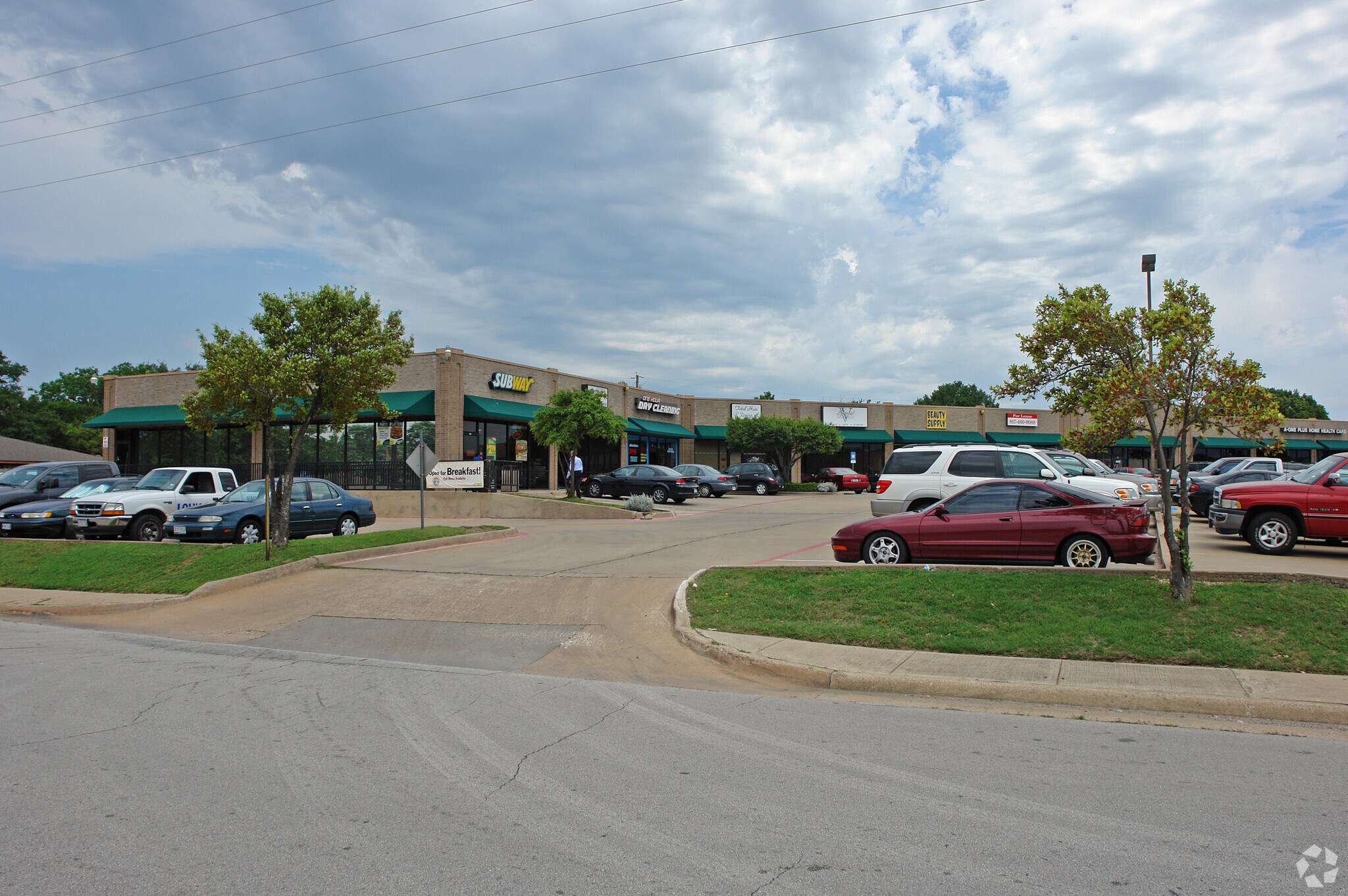 107 N Cedar Ridge Dr, Duncanville, TX 75116 University Plaza