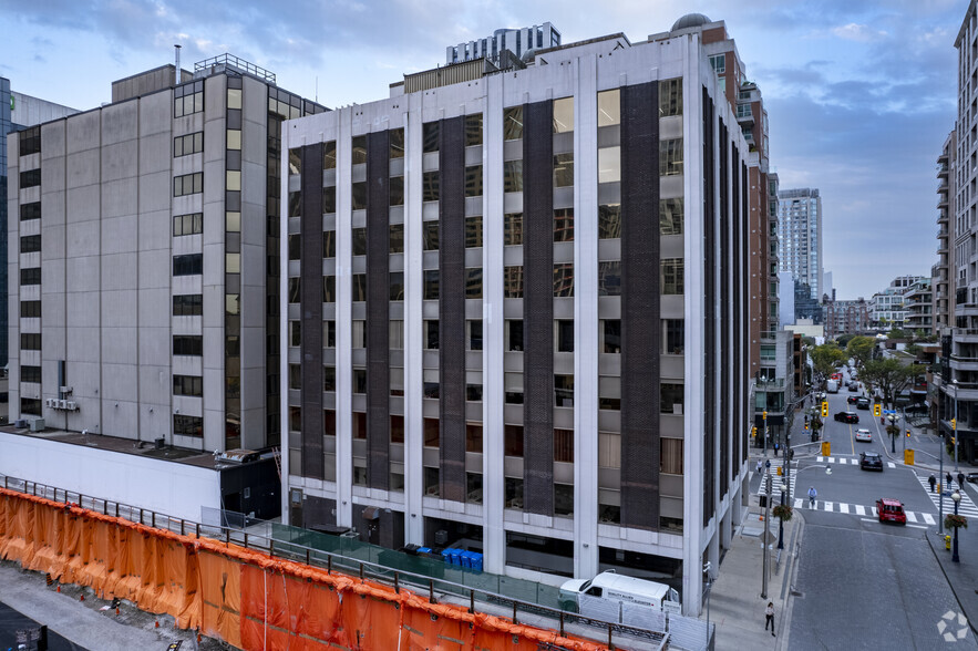 1255 Bay St, Toronto, ON for lease - Building Photo - Image 2 of 5