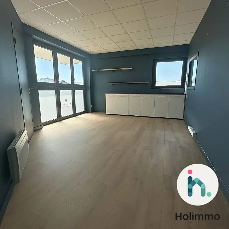 Office in Séné for lease Interior Photo- Image 1 of 4