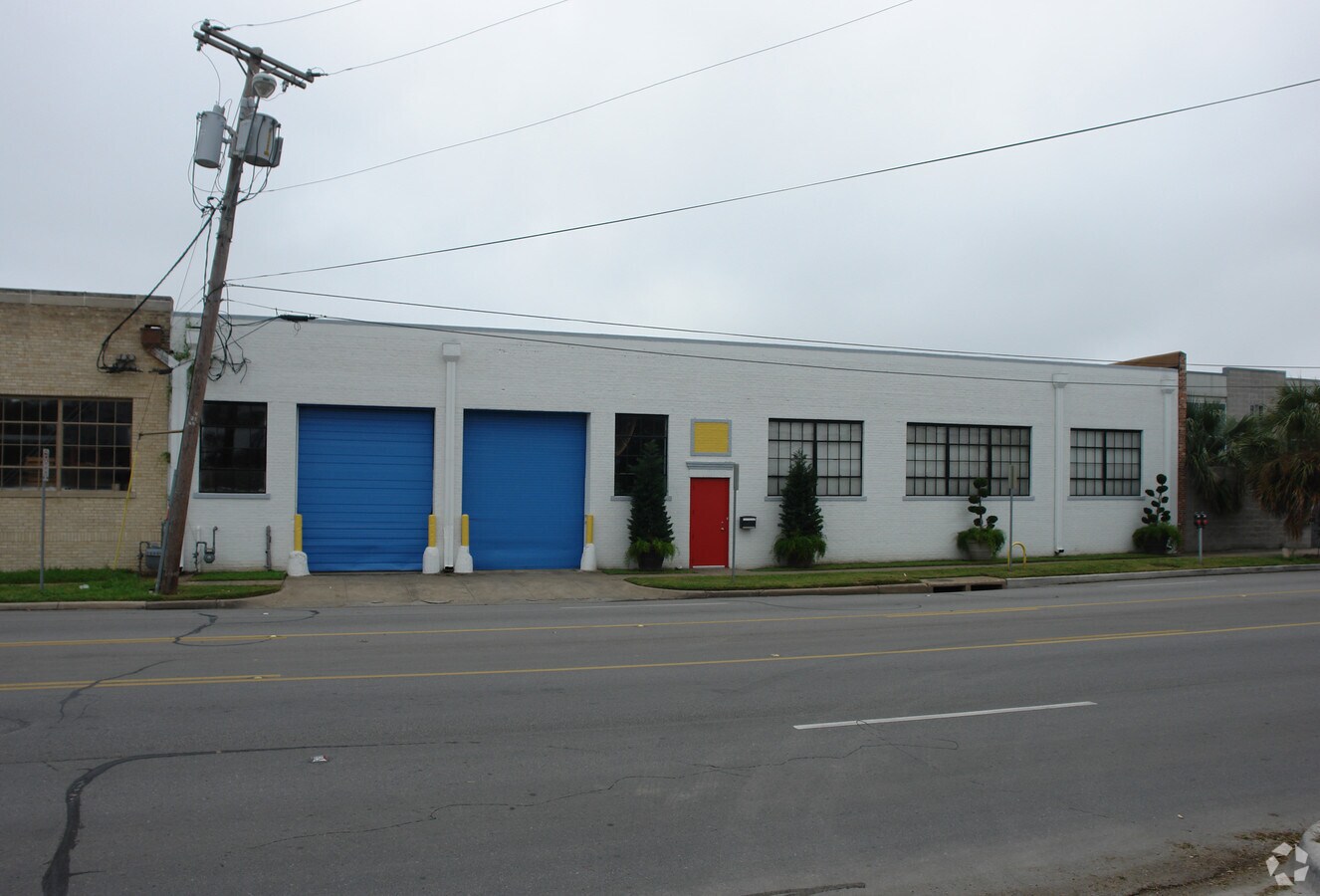 3020 Canton St, Dallas, TX 75226