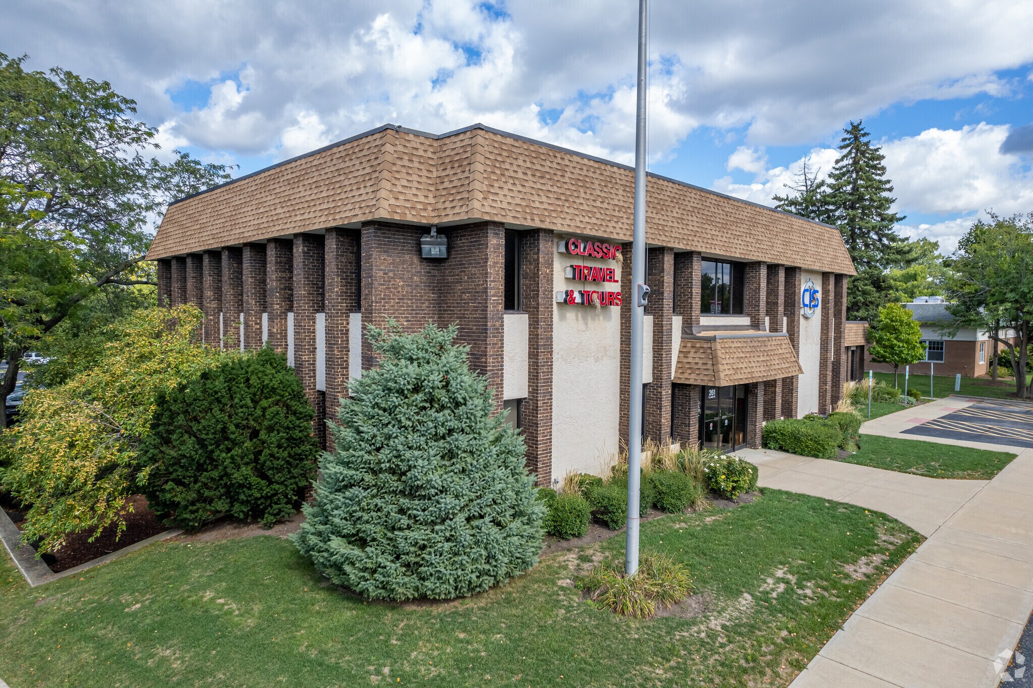 261 E Lake St, Bloomingdale, IL for sale Primary Photo- Image 1 of 1