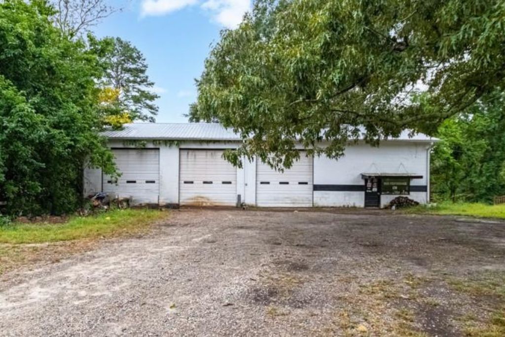 1416 Dee Kennedy Rd, Hoschton, GA for sale Primary Photo- Image 1 of 1