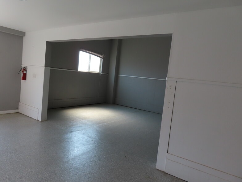 180 3rd st, Harrisburg, OR for lease - Building Photo - Image 3 of 9