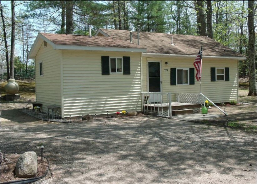 966 Ranch Rd, Indian River, MI for sale - Primary Photo - Image 1 of 1