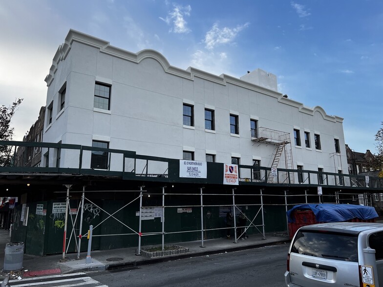 8219 Northern Blvd, Jackson Heights, NY for lease - Building Photo - Image 1 of 12