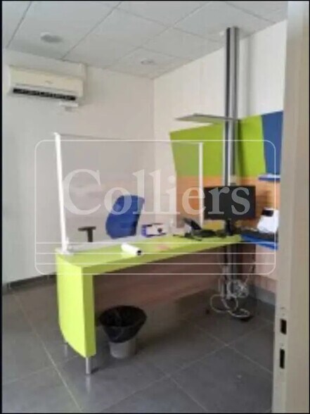 Office in La Ciotat for lease - Interior Photo - Image 3 of 6