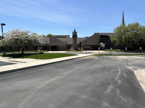 6595 Cascade Rd SE, Grand Rapids, MI for lease Building Photo- Image 1 of 10