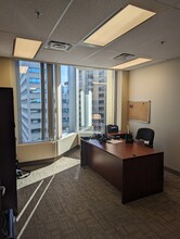 438 University Ave, Toronto, ON for lease Interior Photo- Image 2 of 3