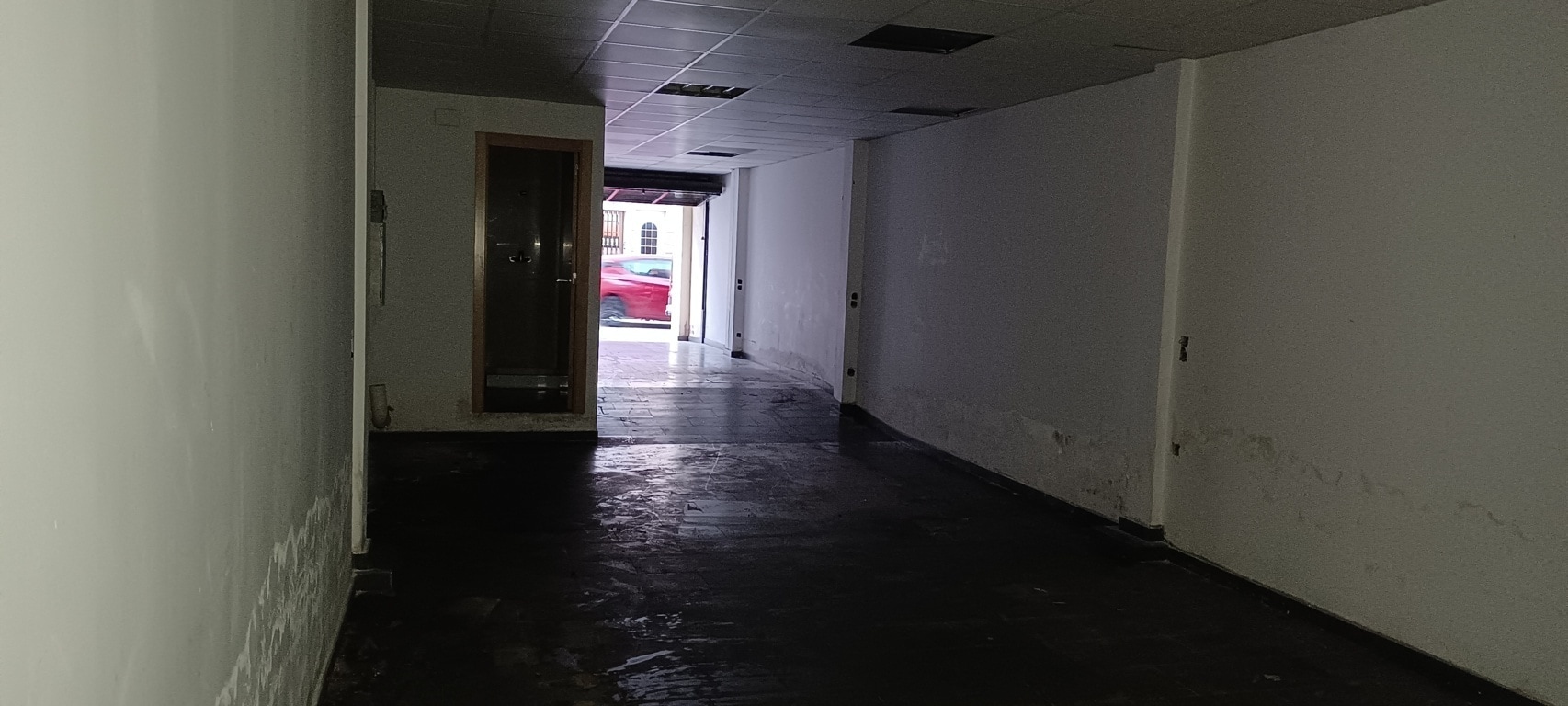 Terrassa, BAR 08226 - Unit LO -  - Interior Photo - Image 1 of 4