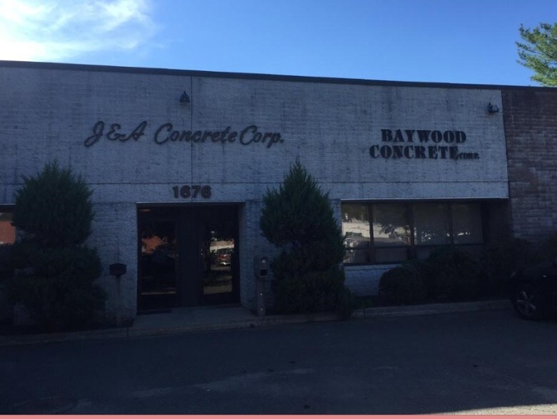 1676 Washington Ave, Bohemia, NY 11716