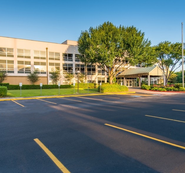 7407 North Fwy, Houston, TX for sale - Primary Photo - Image 2 of 10