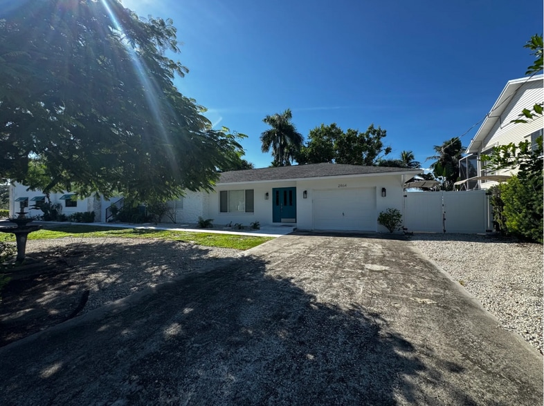 3350 Bayshore Dr, Naples, FL for sale - Building Photo - Image 3 of 10