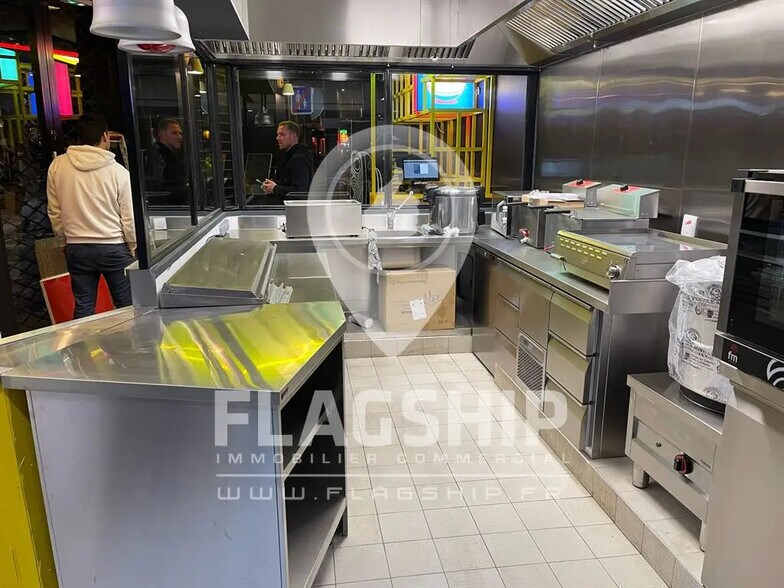 Retail in Paris for lease - Interior Photo - Image 3 of 8