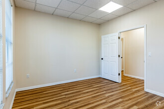 2801 Fruitville Rd, Sarasota, FL for lease Interior Photo- Image 2 of 5