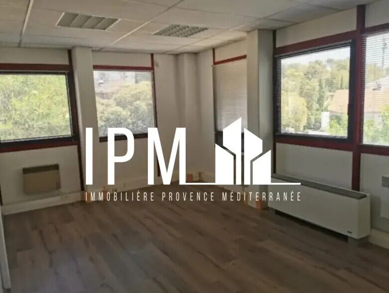 Office in Meyreuil for lease - Interior Photo - Image 2 of 5