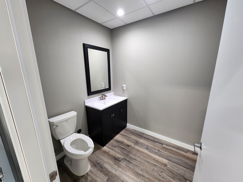 9663 230th Ave, Anamosa, IA for lease - Building Photo - Image 2 of 18