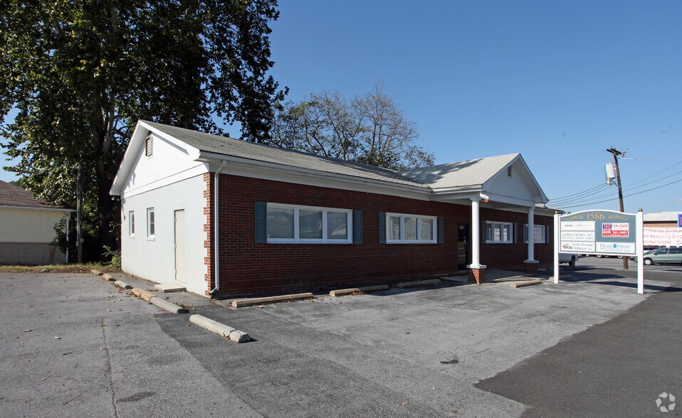 1586 Winchester Ave, Martinsburg, WV 25405