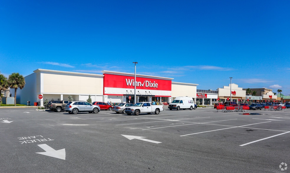 100 Canaveral Plaza Blvd, Cocoa Beach, FL for lease - Primary Photo - Image 1 of 13