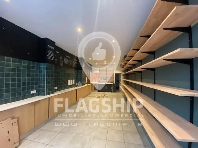 Retail in Paris for lease - Interior Photo - Image 2 of 6