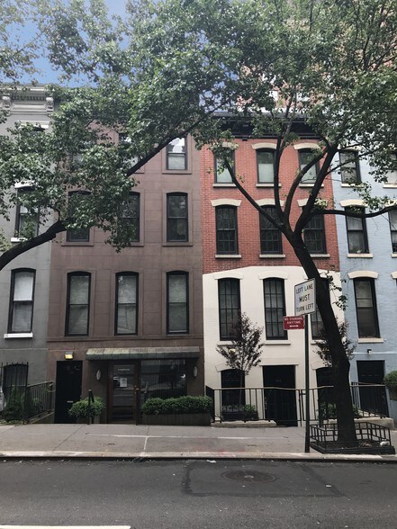 351 E 62nd St, New York, NY for sale - Building Photo - Image 3 of 11