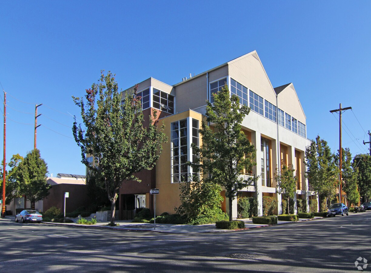 909 Alma St, Palo Alto, CA 94301