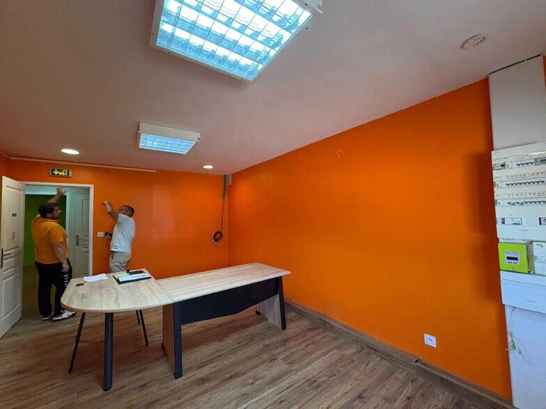 Flex in SAINT-SEURIN-SUR-L'ISLE for lease - Building Photo - Image 2 of 6